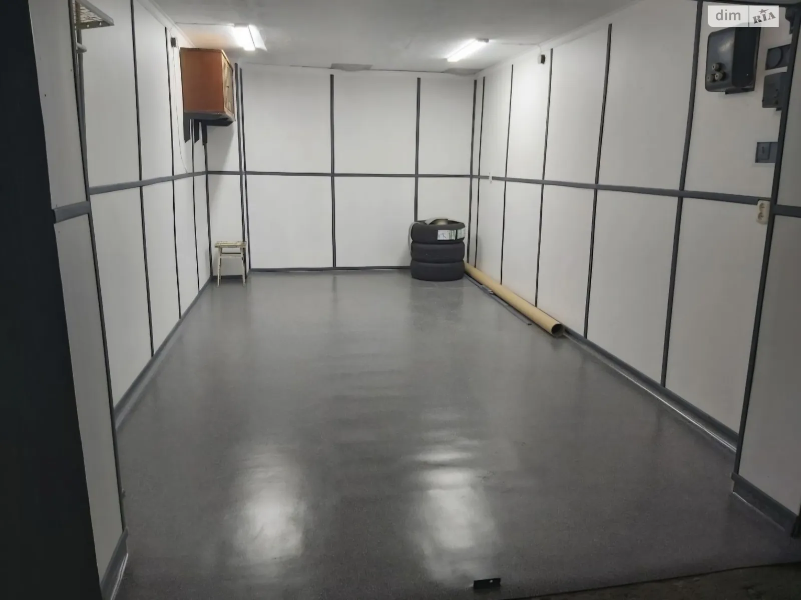 Продается место в гаражном кооперативе под легковое авто на 19 кв. м, цена: 7500 $ - фото 1