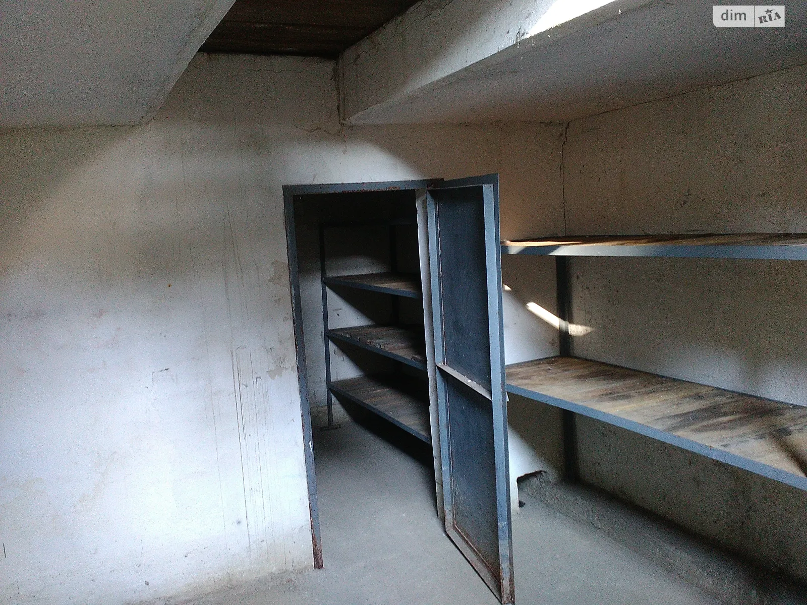 Сдается в аренду место в гаражном кооперативе под легковое авто на 20 кв. м, цена: 3500 грн - фото 1