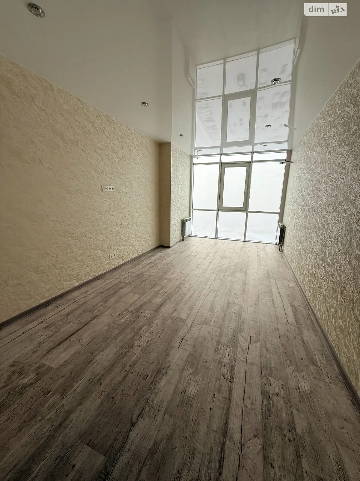 Продается 3-комнатная квартира 90.4 кв. м в Рассошенцах, ул. Полтавская, 1 - фото 1