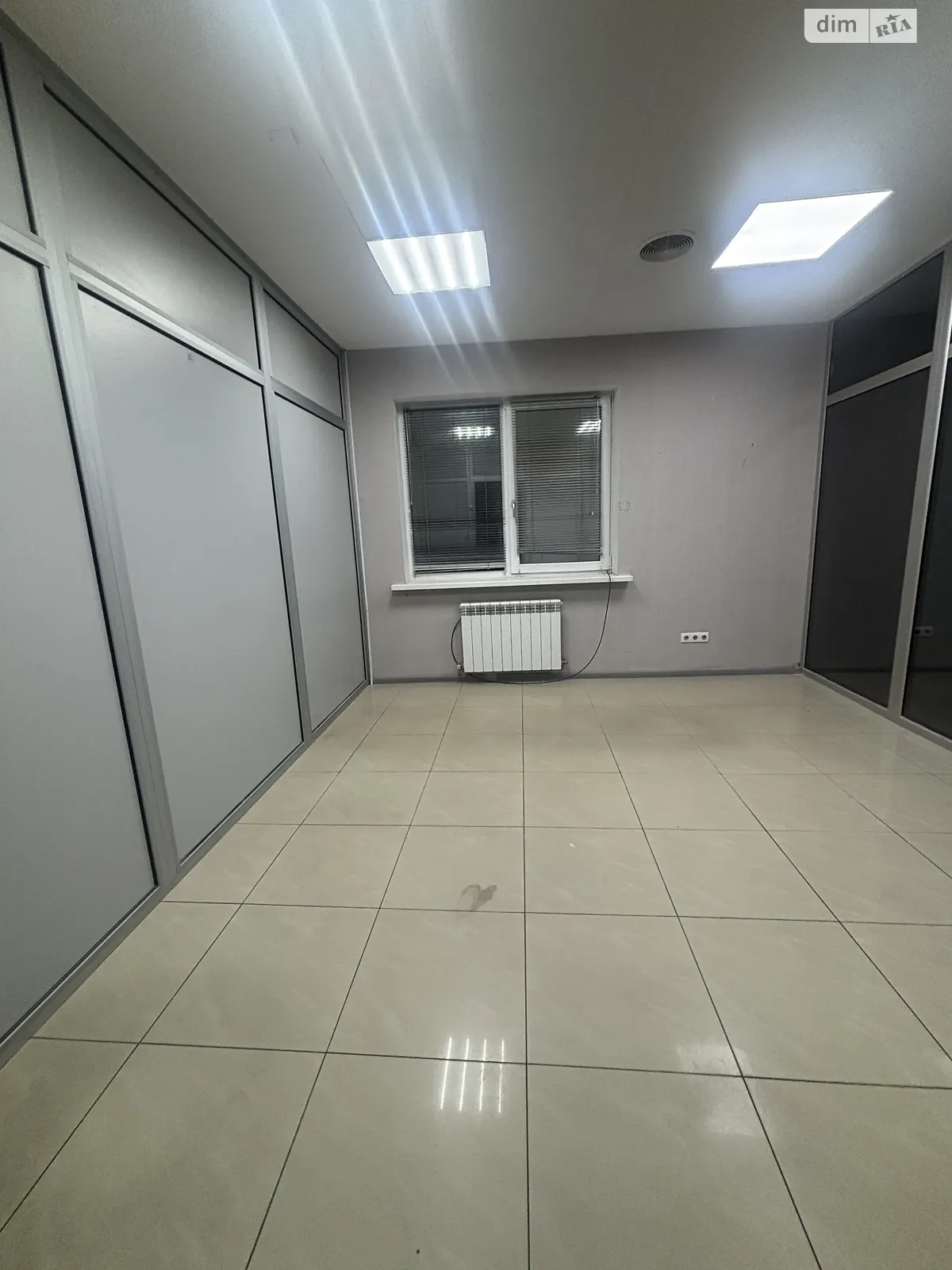 Сдается в аренду офис 13 кв. м в бизнес-центре, цена: 5500 грн - фото 1