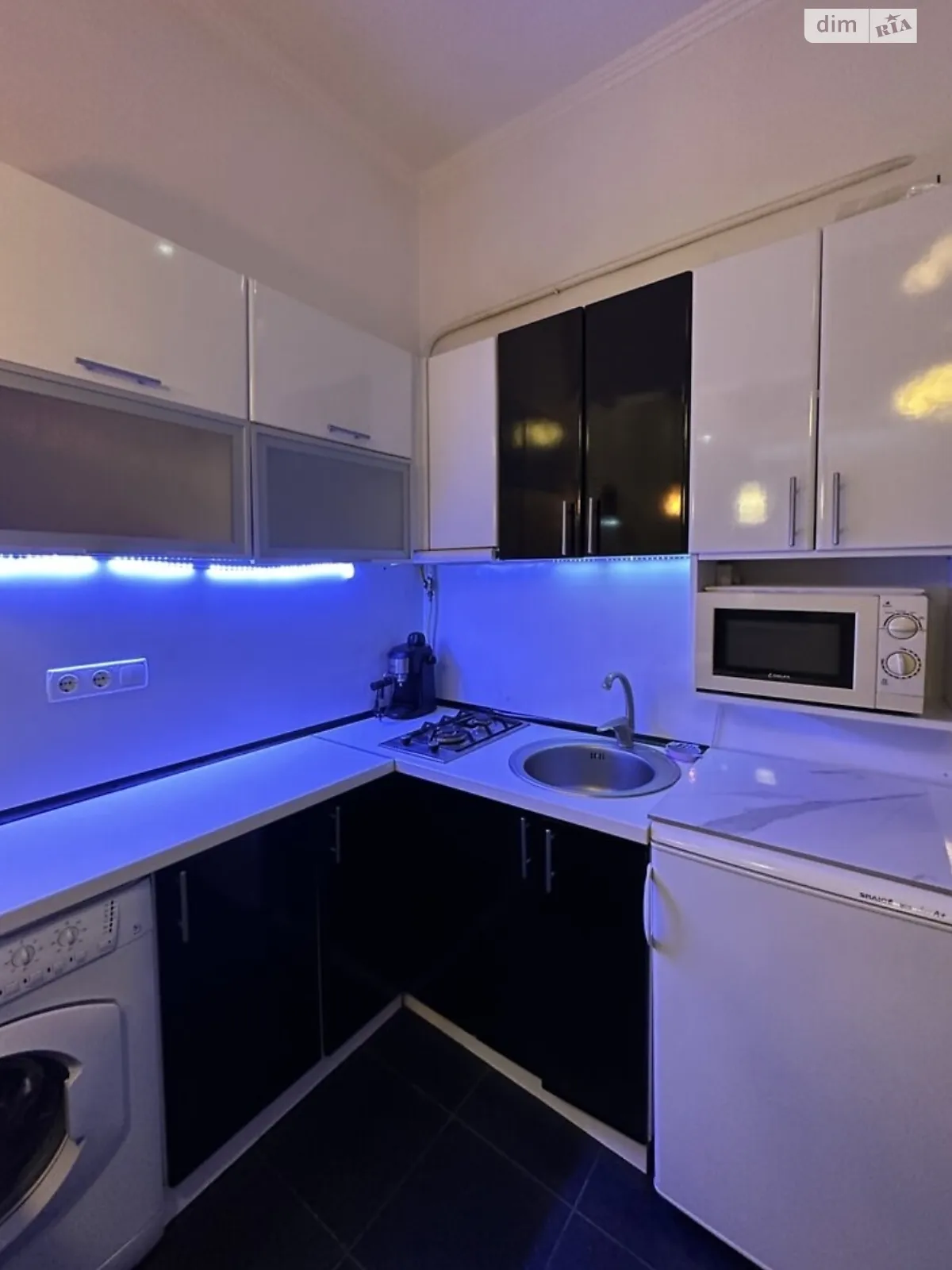 Сдается в аренду 1-комнатная квартира 28 кв. м в Одессе, ул. Нины Строкатой(Бунина) - фото 1