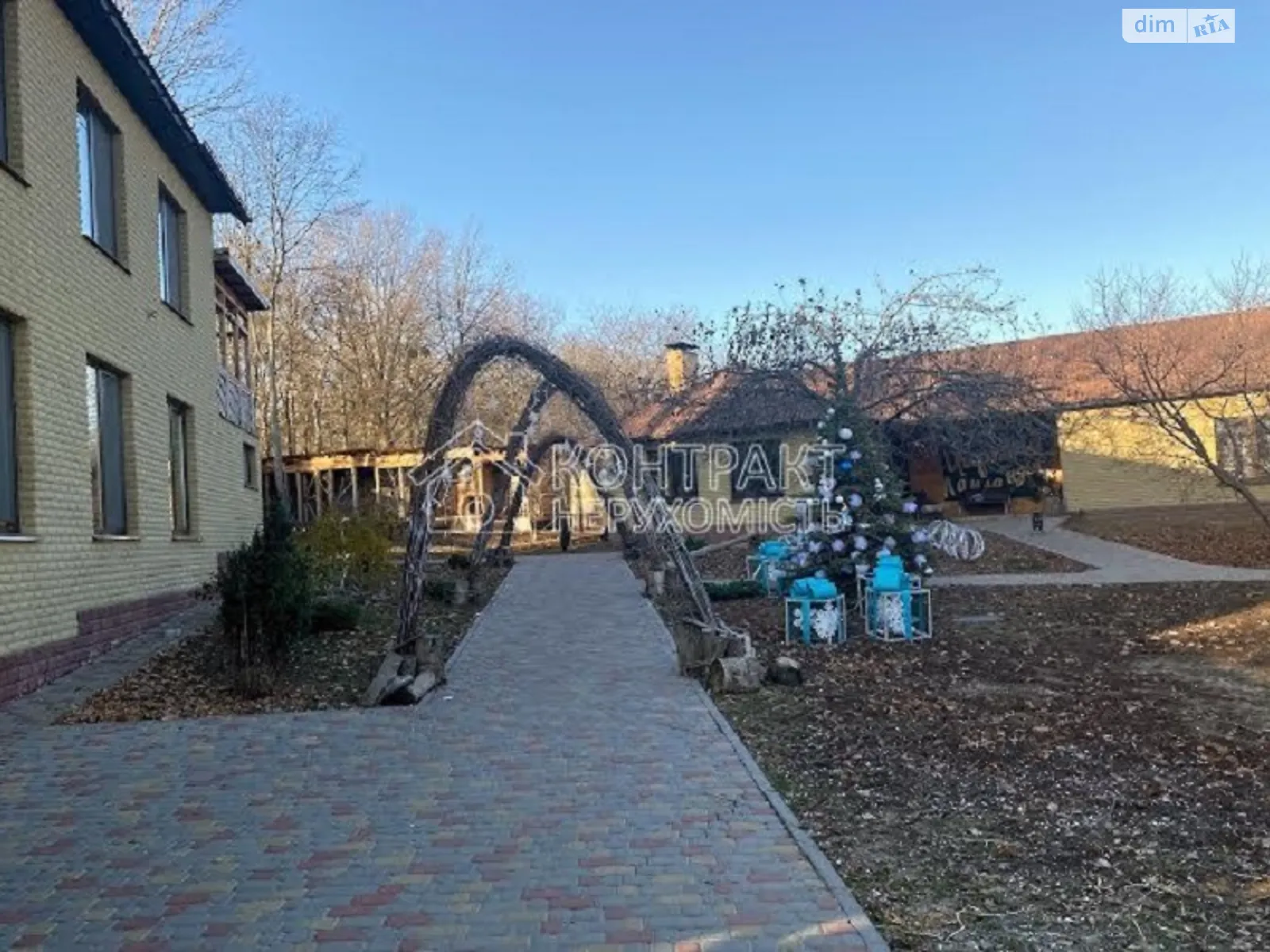 Продается дом на 2 этажа 350 кв. м с бассейном, цена: 120000 $ - фото 1