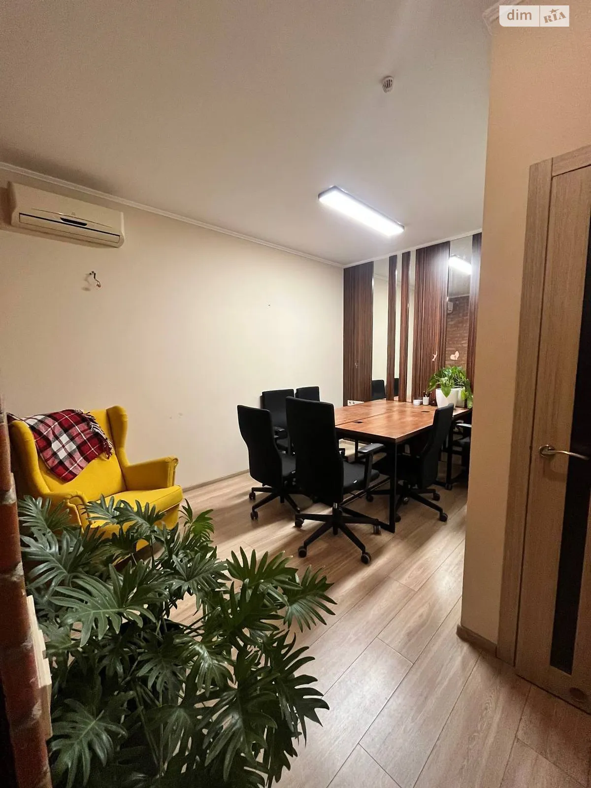 Сдается в аренду офис 16 кв. м в бизнес-центре, цена: 600 $ - фото 1