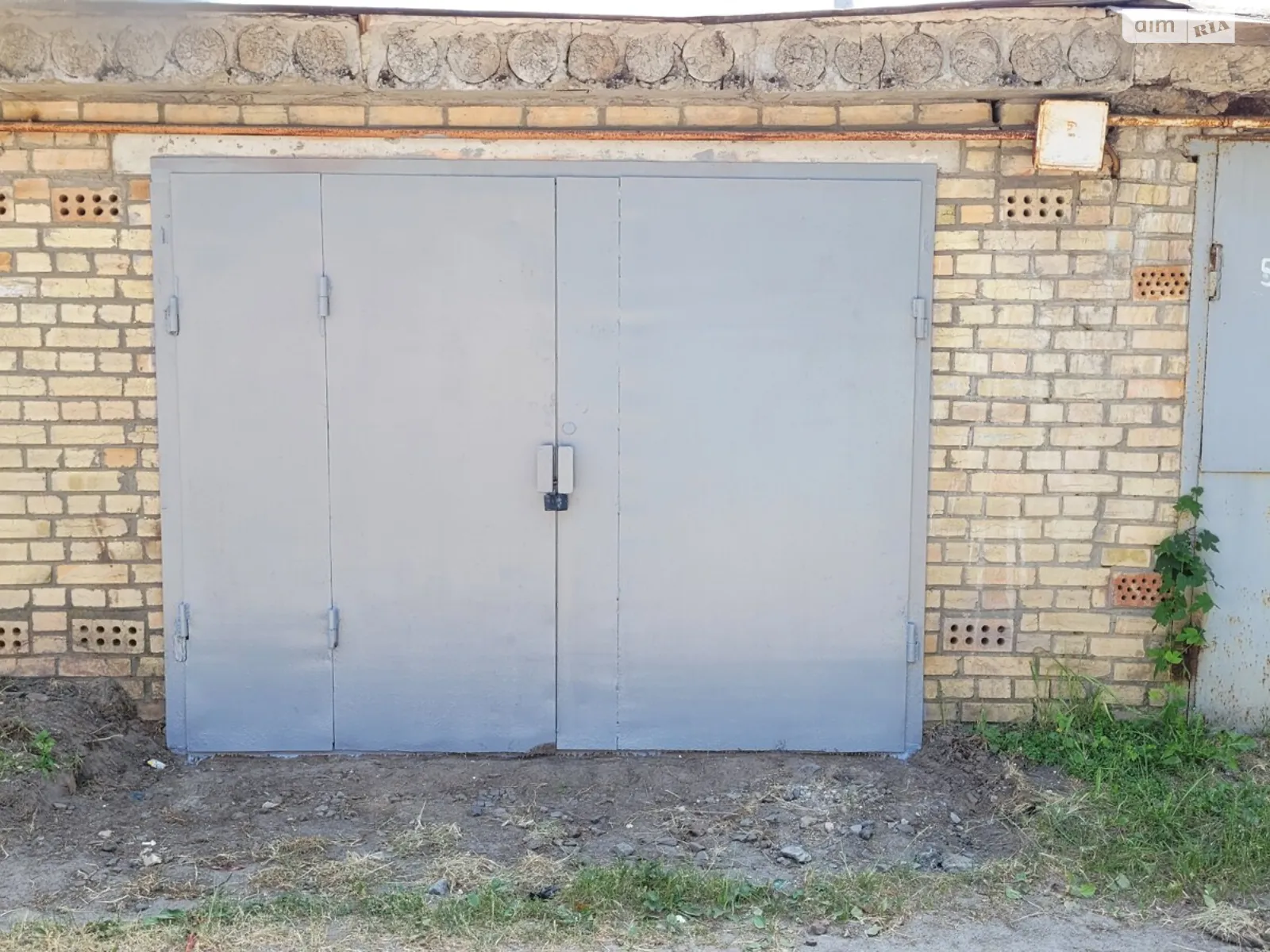 Продается отдельно стоящий гараж под легковое авто на 36.3 кв. м, цена: 6000 € - фото 1