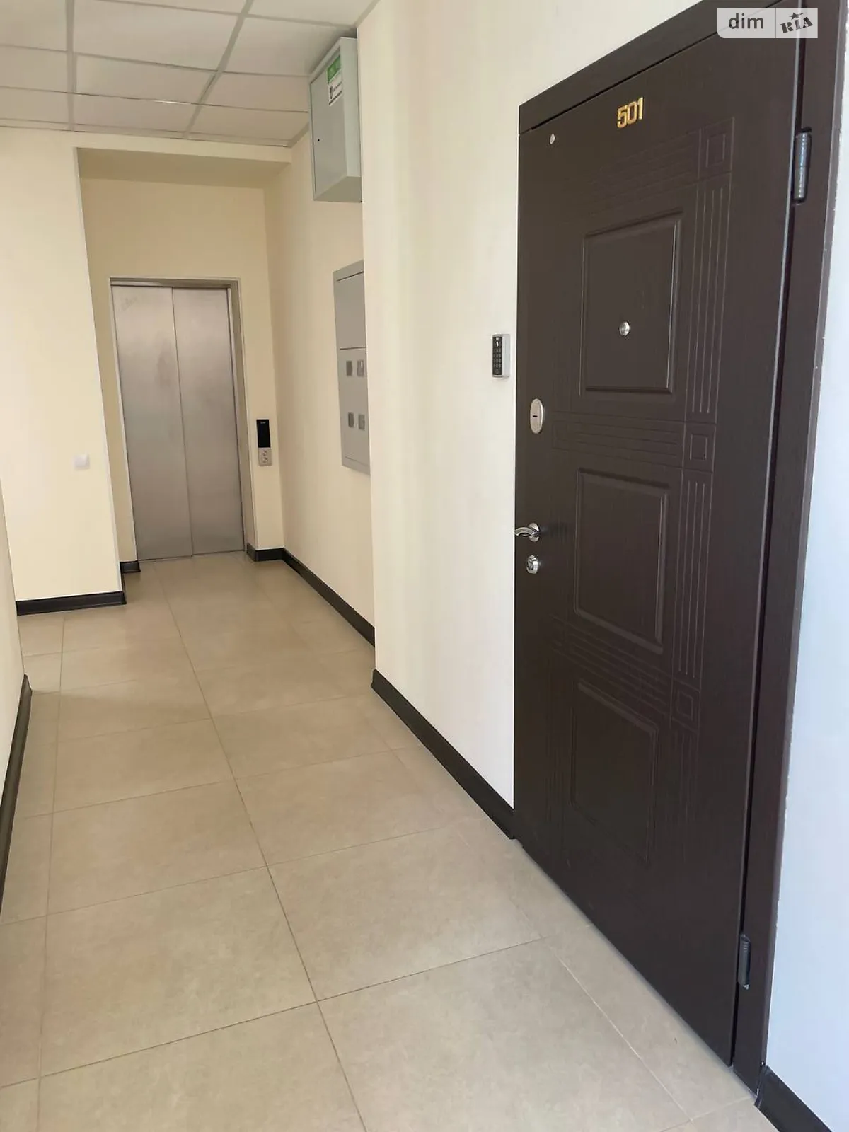 Продается офис 68 кв. м в бизнес-центре, цена: 82000 $ - фото 1