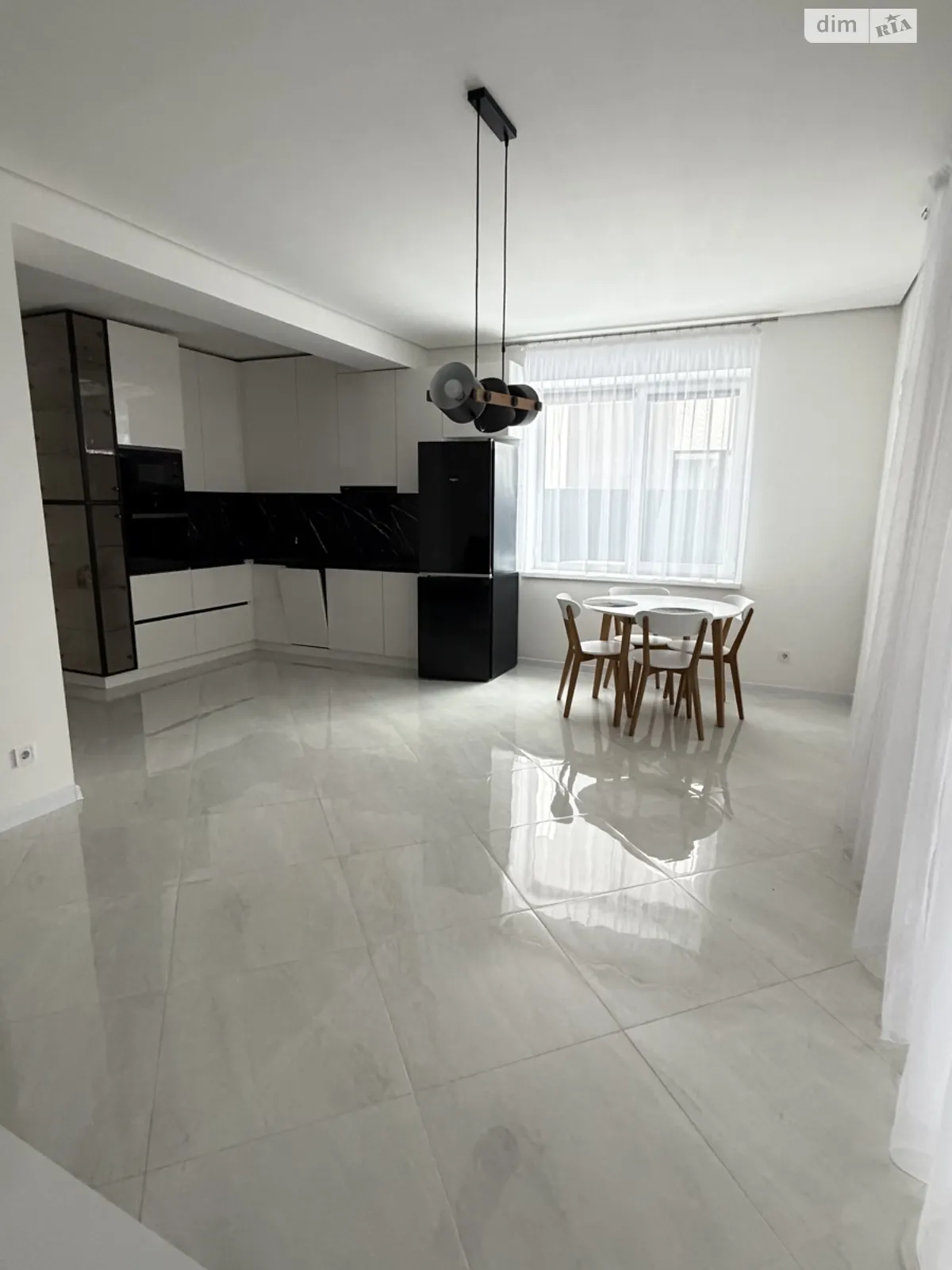 Здається в оренду будинок 2 поверховий 140 кв. м з гаражем, цена: 1400 $ - фото 1