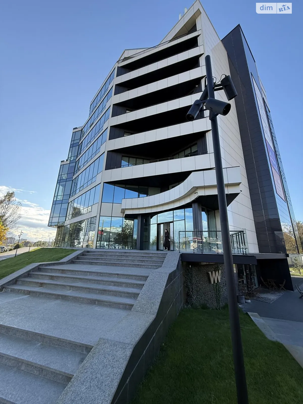 Сдается в аренду офис 53.9 кв. м в бизнес-центре, цена: 18865 грн - фото 1