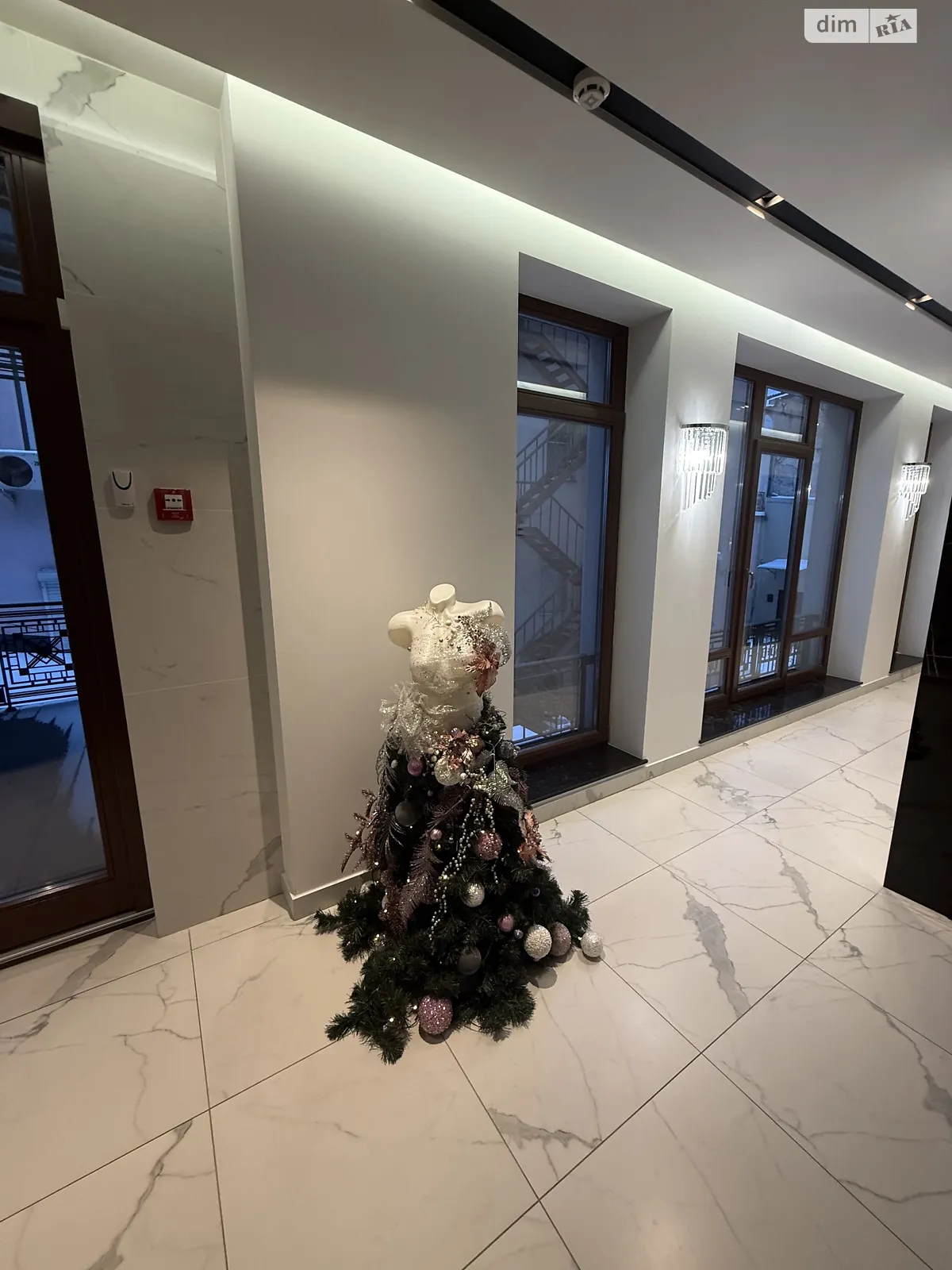 Сдается в аренду помещения свободного назначения 128 кв. м в 3-этажном здании, цена: 1280 $ - фото 1