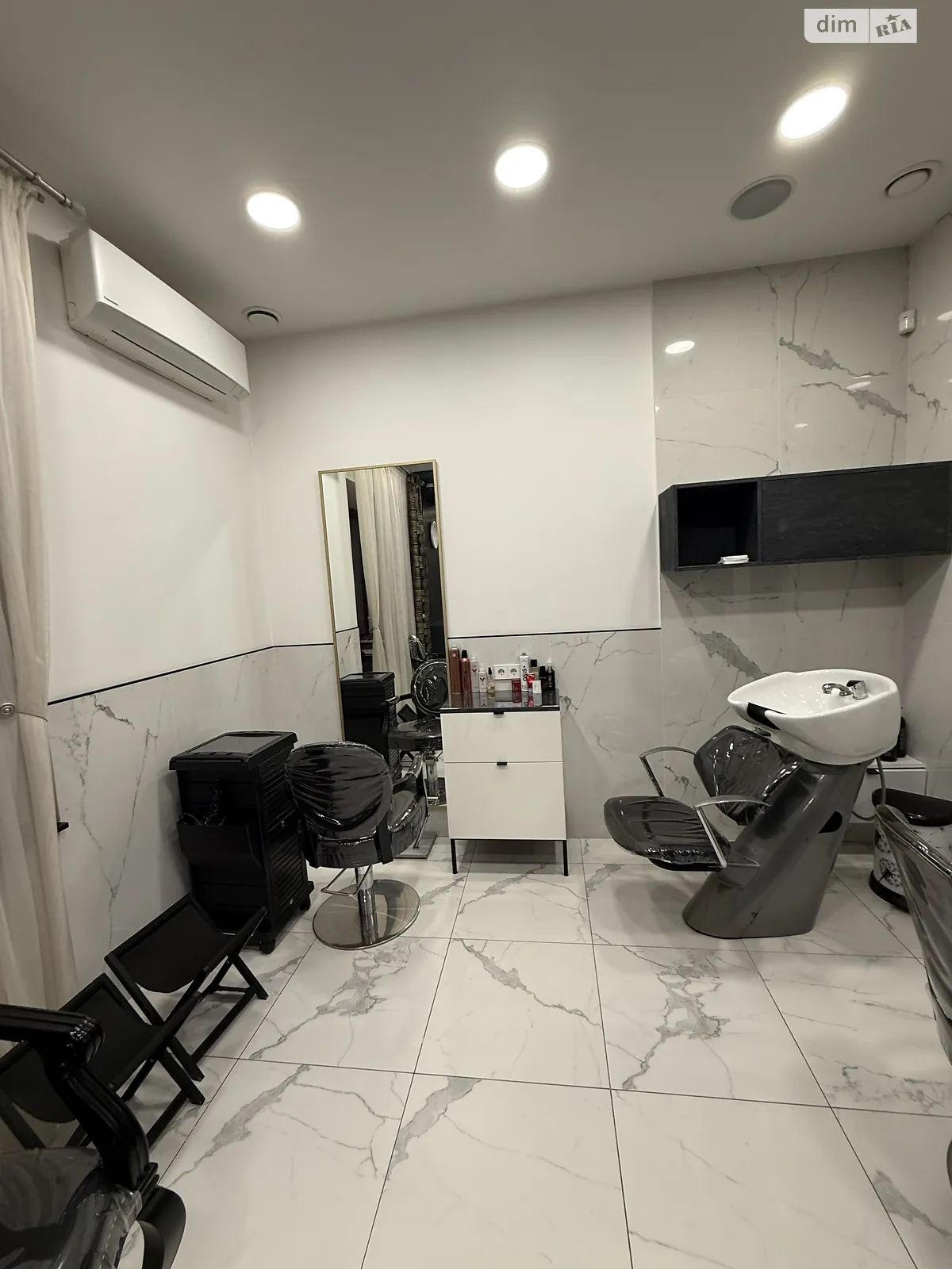 Сдается в аренду объект сферы услуг 32 кв. м в 3-этажном здании, цена: 320 $ - фото 1