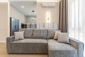 Долгосрочная аренда квартиры, Киев, р‑н. Черная Гора, ст.м. Зверинецкая(Дружбы народов), Андрея Верхогляда (Драгомирова) улица, дом 17Б