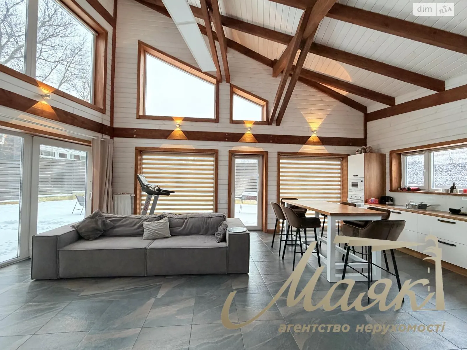 Сдается в аренду дом на 2 этажа 195 кв. м с камином, цена: 4000 $ - фото 1