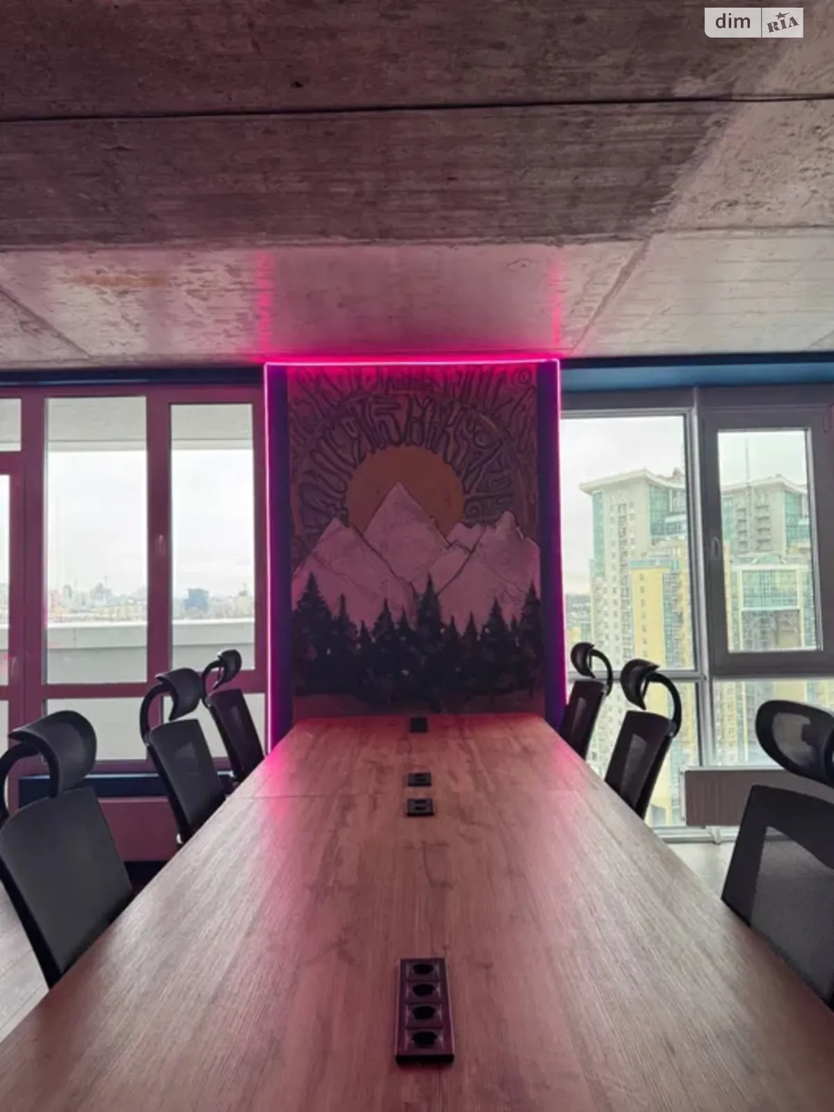 Продается офис 180 кв. м в бизнес-центре, цена: 6000 $ - фото 1