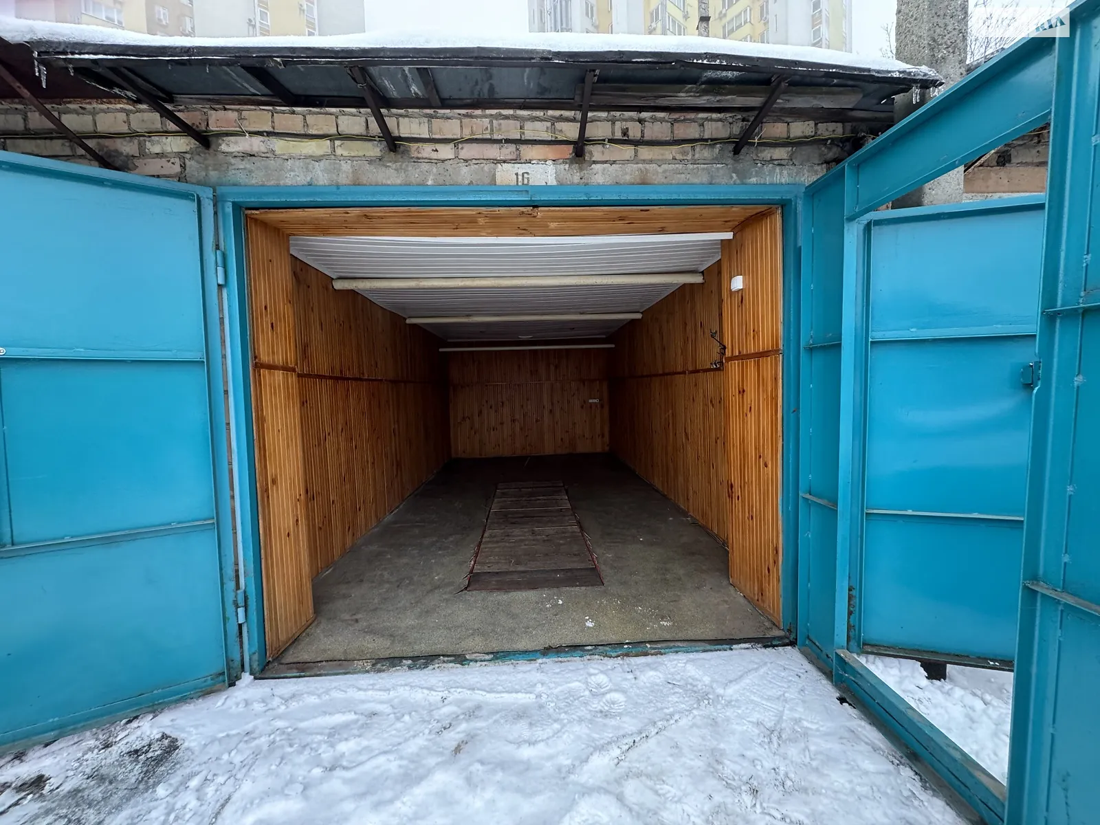 Продается место в гаражном кооперативе под легковое авто на 16 кв. м, цена: 10000 $ - фото 1