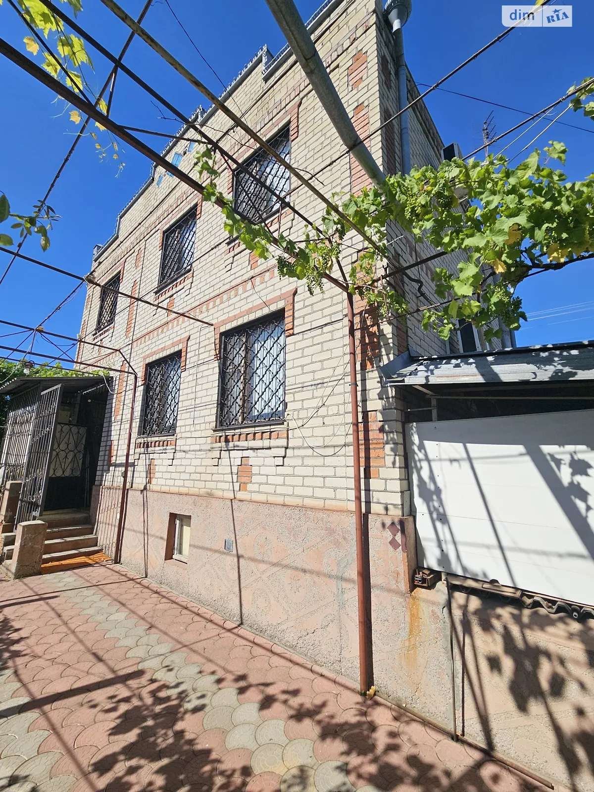 Продается дом на 2 этажа 171.5 кв. м с подвалом, цена: 75000 $ - фото 1