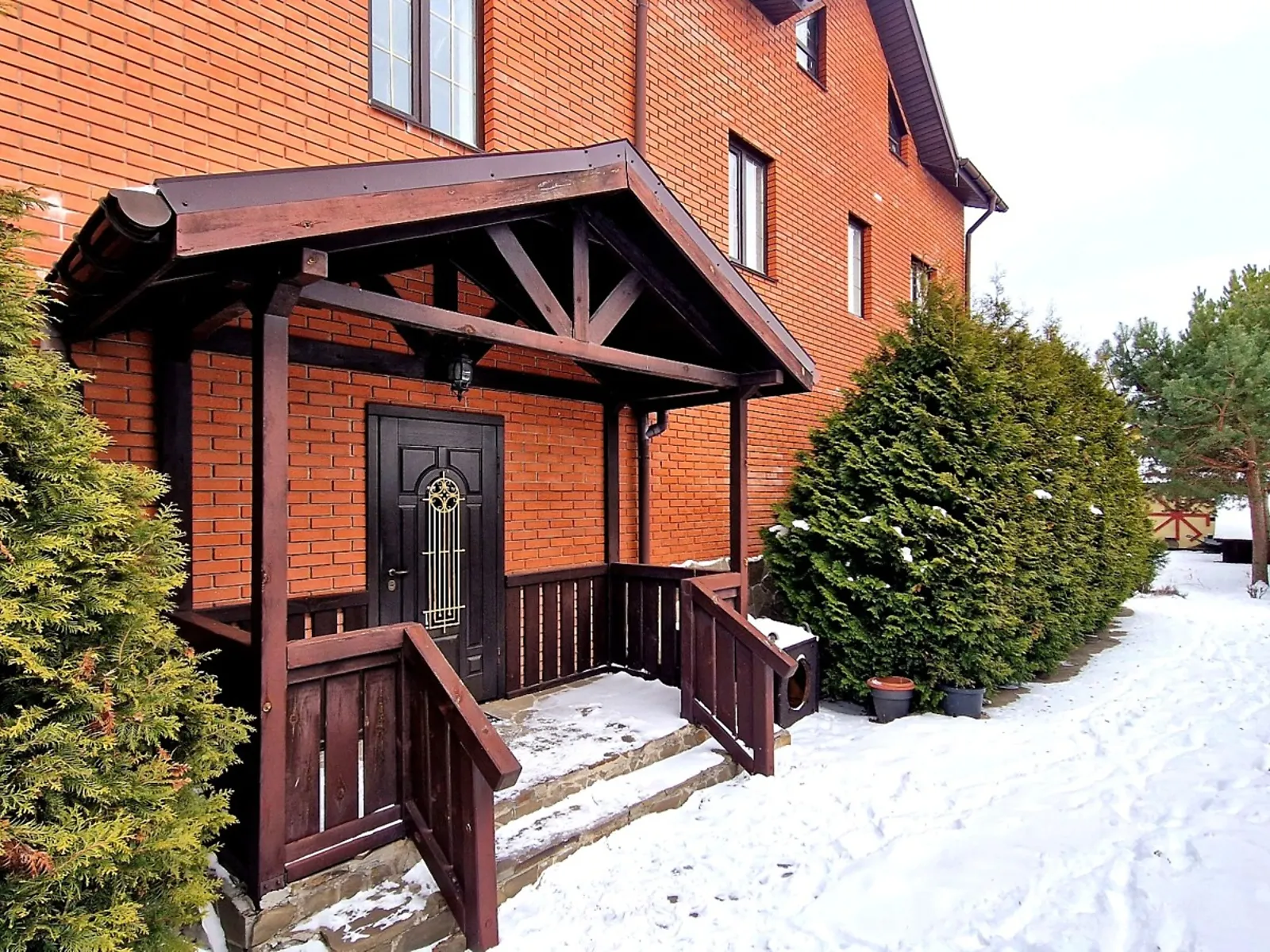 Здається в оренду будинок 3 поверховий 524.8 кв. м з бесідкою, цена: 3000 $ - фото 1