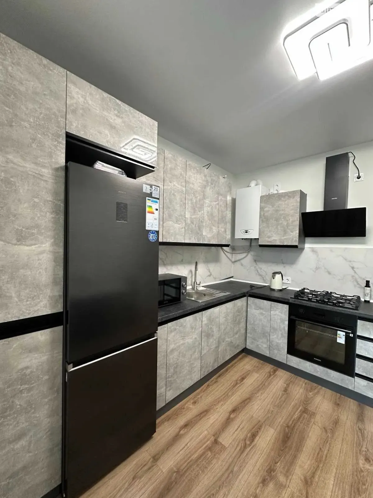 Здається в оренду 1-кімнатна квартира 45 кв. м у Львові, вул. Володимира Великого, 10Б - фото 1