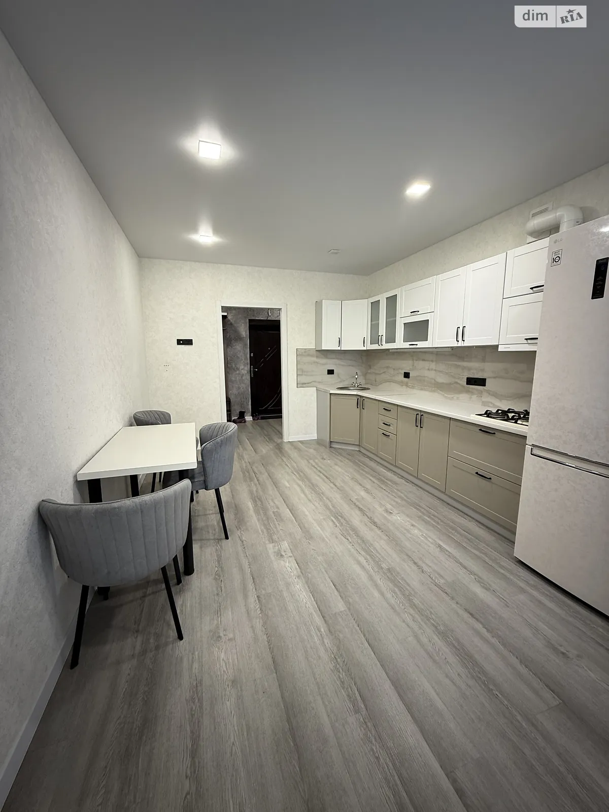 Продається 2-кімнатна квартира 68 кв. м у Хмельницькому, вул. Кармелюка, 3/4 - фото 1