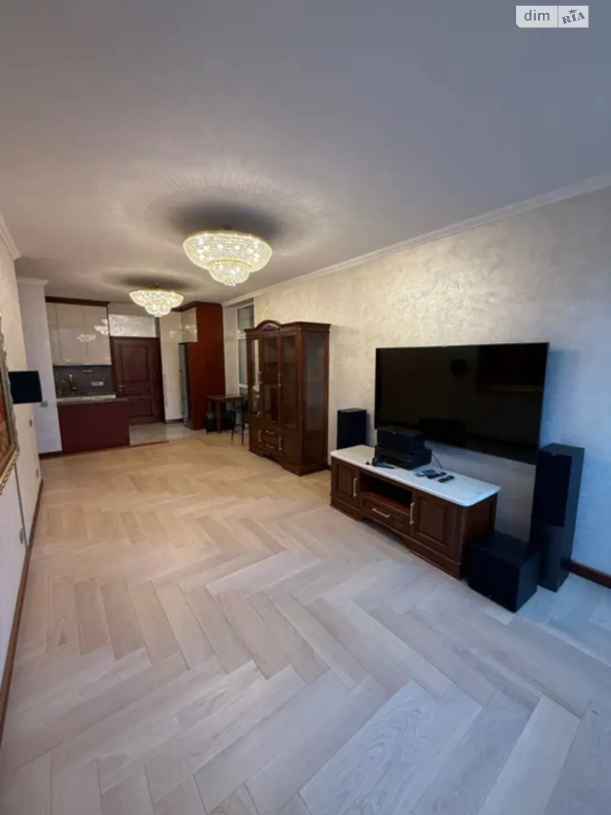 Продается 4-комнатная квартира 106 кв. м в Львове, ул. Хмельницкого Богдана, 220 - фото 1