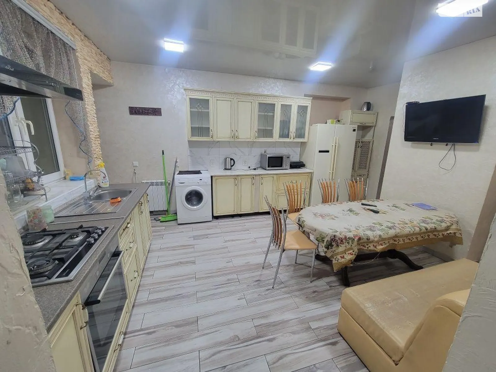 Сдается в оренду частина будинку 90 кв. м з каміном, цена: 450 $ - фото 1