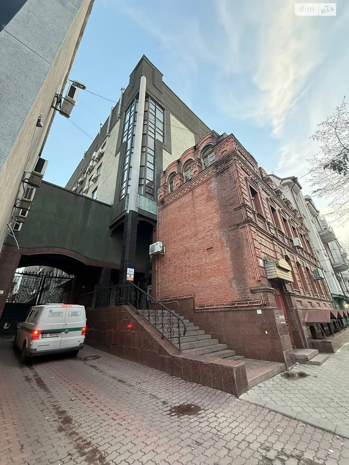 Продается помещения свободного назначения 3058.6 кв. м в 6-этажном здании, цена: 2500000 $ - фото 1