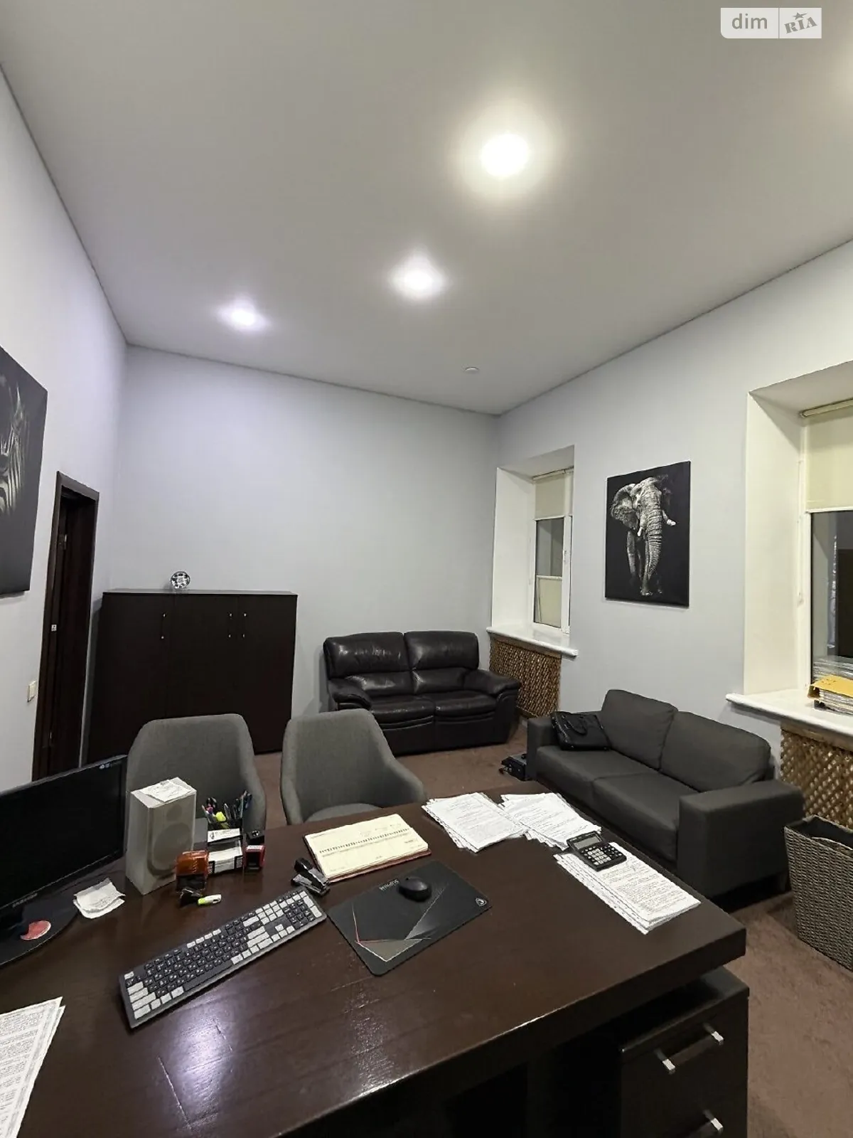 Продается офис 56 кв. м в бизнес-центре, цена: 110000 $ - фото 1