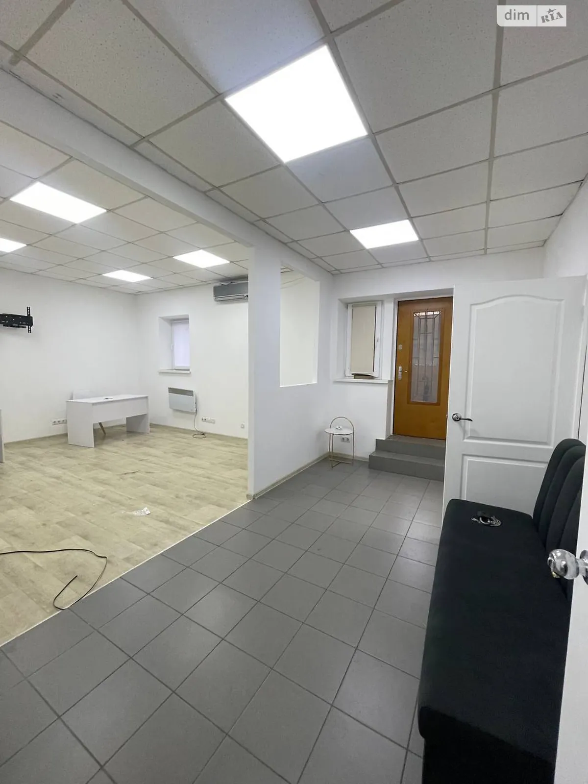 Продается помещения свободного назначения 70 кв. м в 10-этажном здании, цена: 70000 $ - фото 1