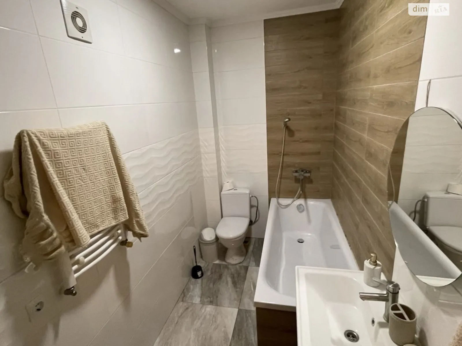 Сдается в аренду 1-комнатная квартира 84 кв. м в Ужгороде, ул. Вишневая(Осипенко), 24 - фото 1