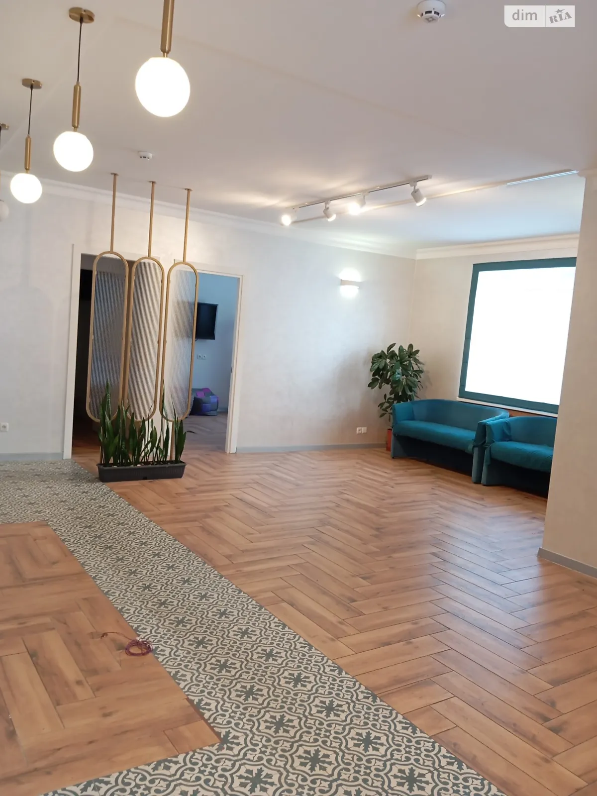 Сдается в аренду помещения свободного назначения 76 кв. м в 10-этажном здании, цена: 20000 грн - фото 1