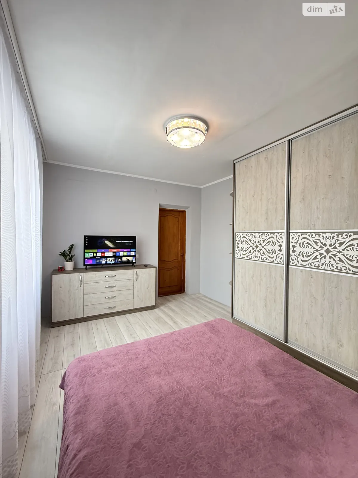 Продается дом на 2 этажа 244.1 кв. м с гаражом, цена: 125000 $ - фото 1