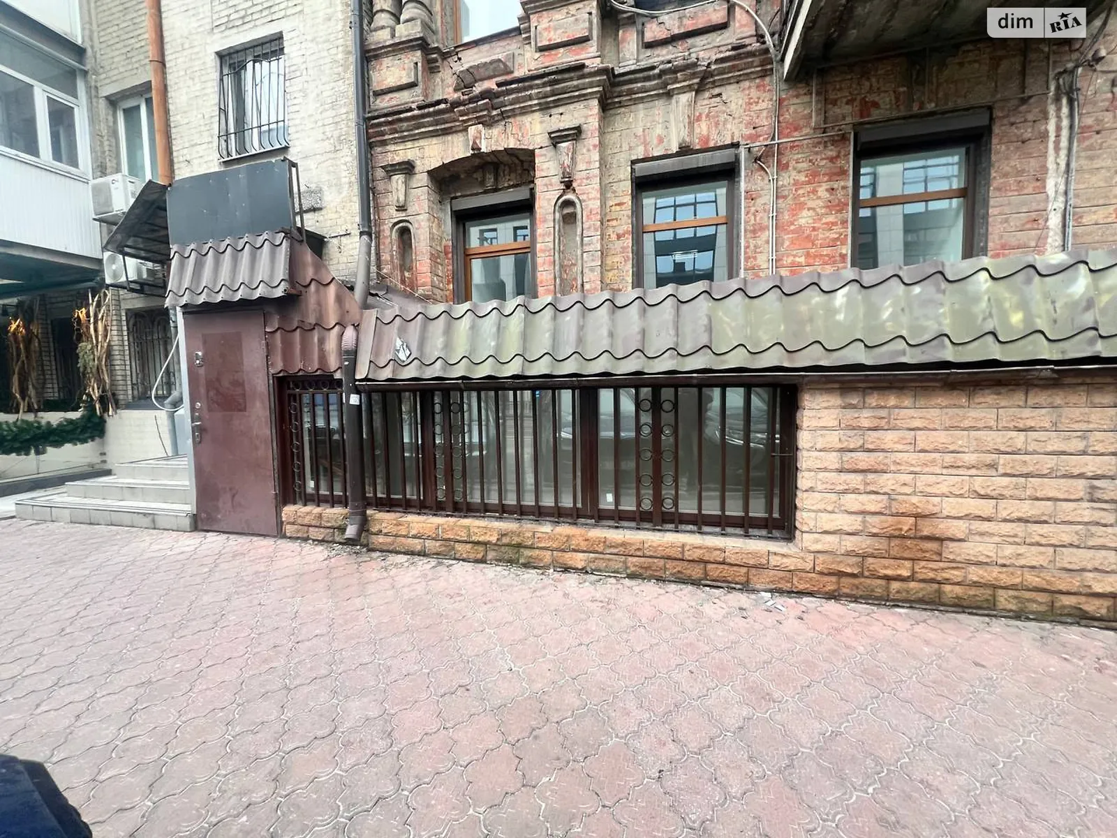 Сдается в аренду помещения свободного назначения 100 кв. м в 5-этажном здании, цена: 1400 $ - фото 1