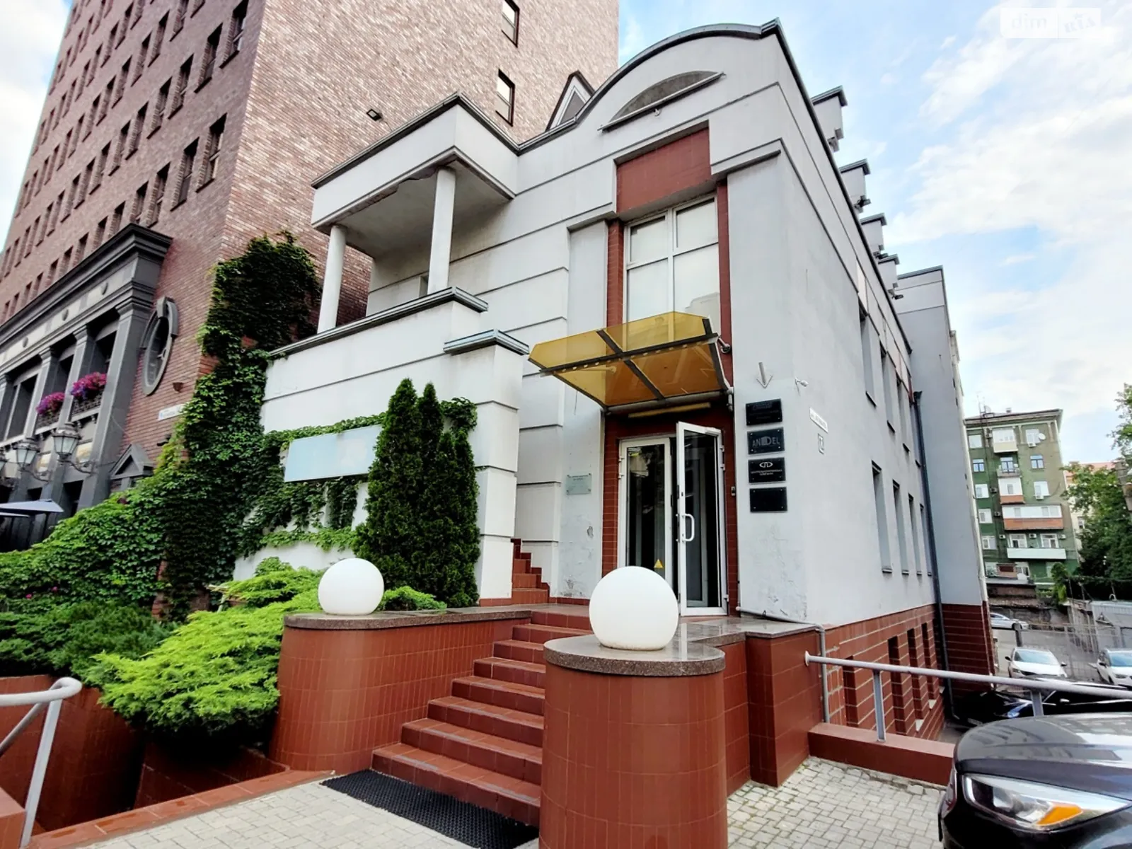 Продается офис 192 кв. м в бизнес-центре, цена: 211000 $ - фото 1