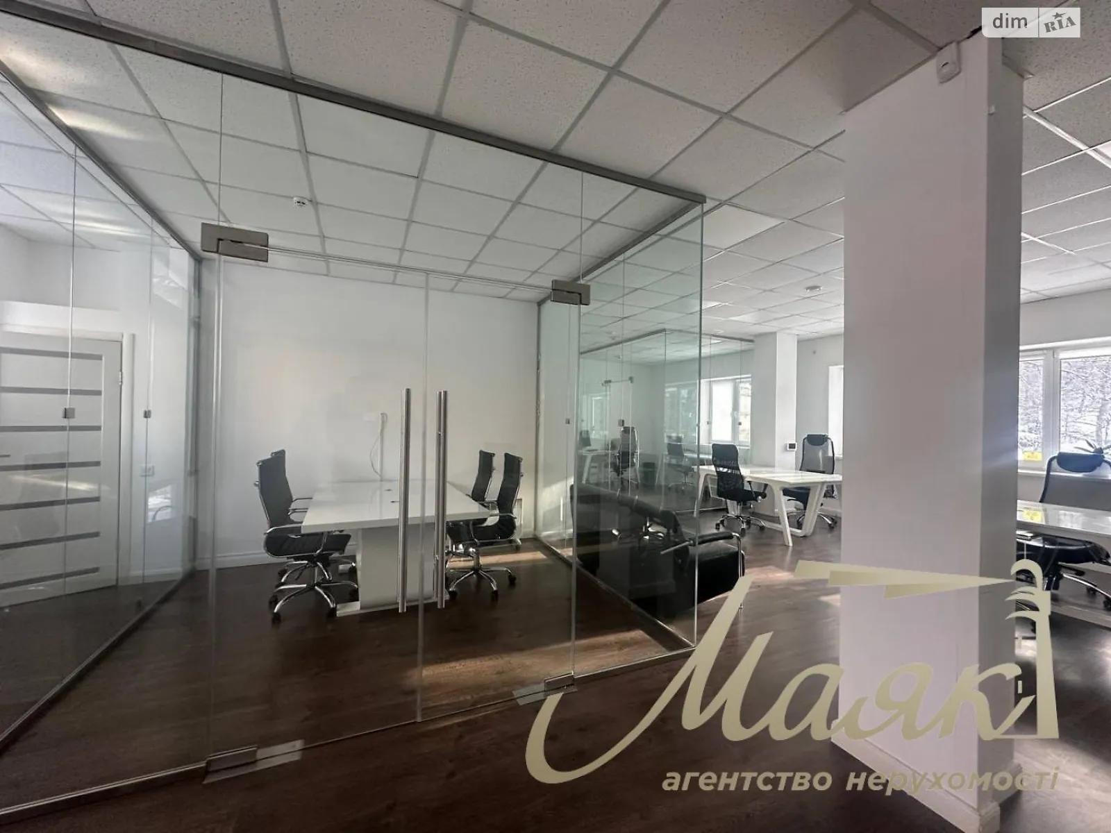 Сдается в аренду офис 92 кв. м в бизнес-центре, цена: 1800 $ - фото 1