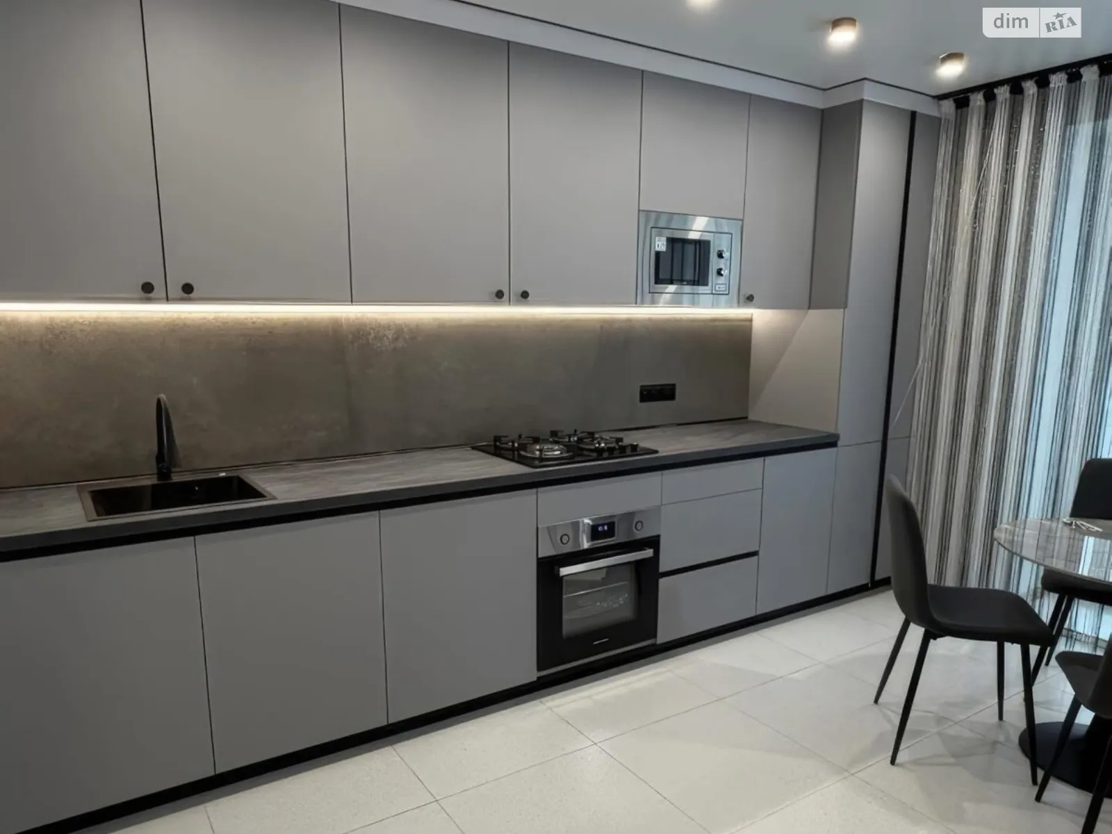 1-комнатная квартира 48 кв. м в Тернополе, ул. Черновецкая, 71 - фото 1