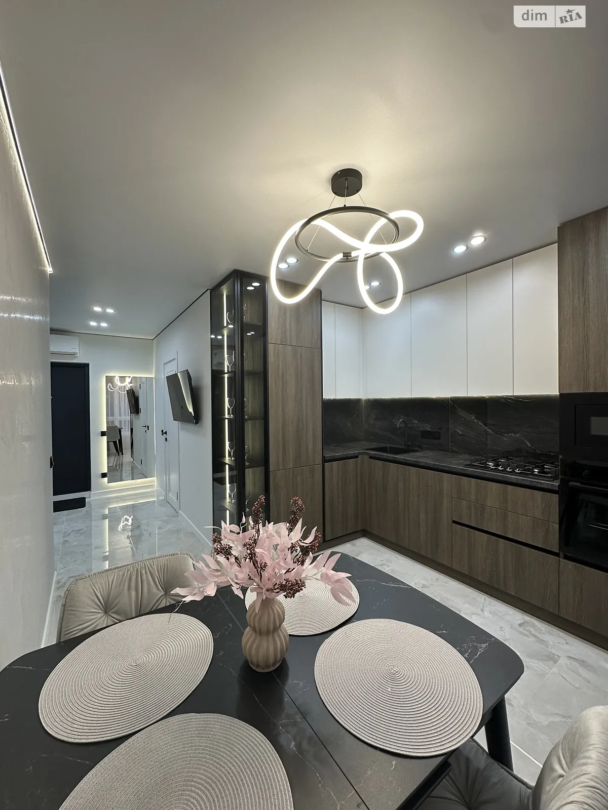 Сдается в аренду 1-комнатная квартира 39 кв. м в Ивано-Франковске, ул. Юліана Пелеша(Крайковского), 3 корпус 8 - фото 1