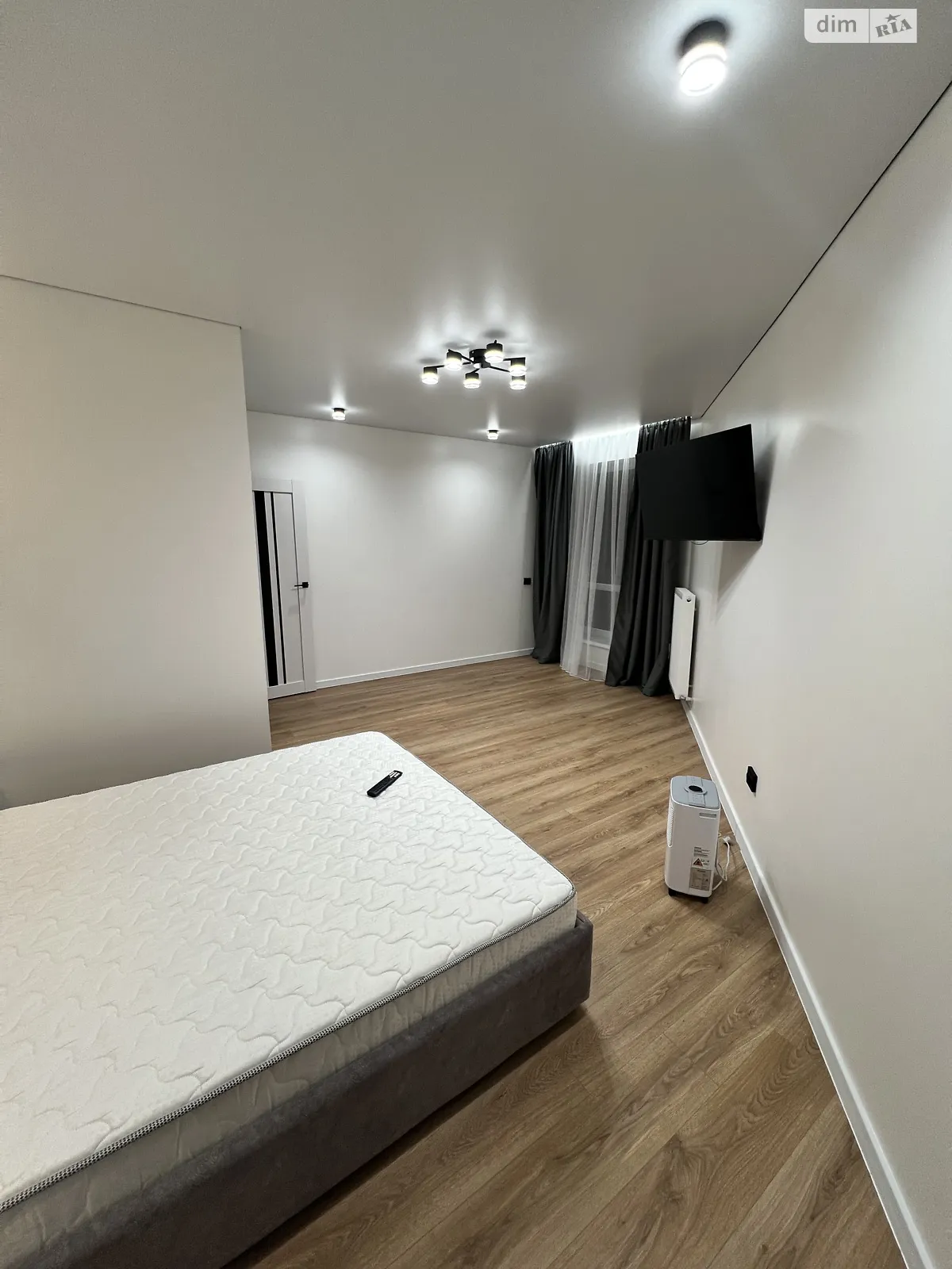 Сдается в аренду 1-комнатная квартира 43.1 кв. м в Ивано-Франковске, ул. Княгинин, 44 - фото 1