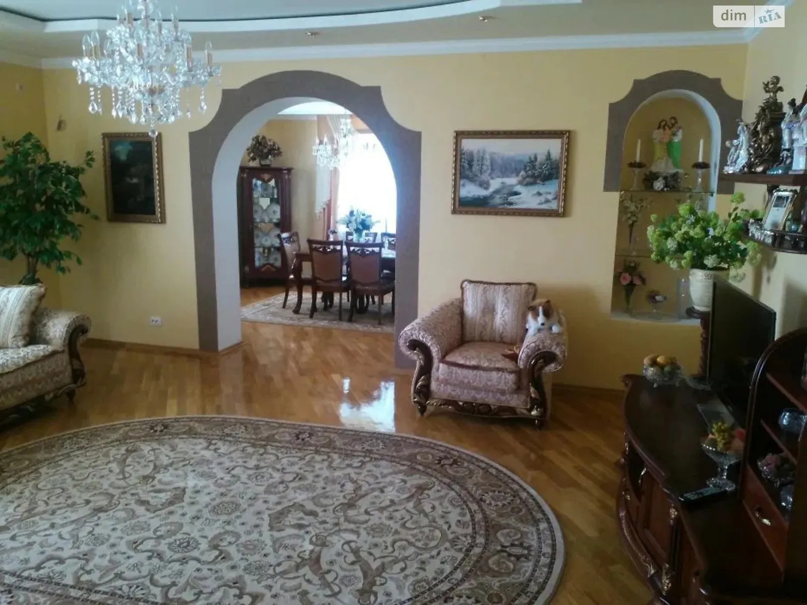 Продается 5-комнатная квартира 175 кв. м в Дрогобыче, ул. Ивана Котляревского - фото 1