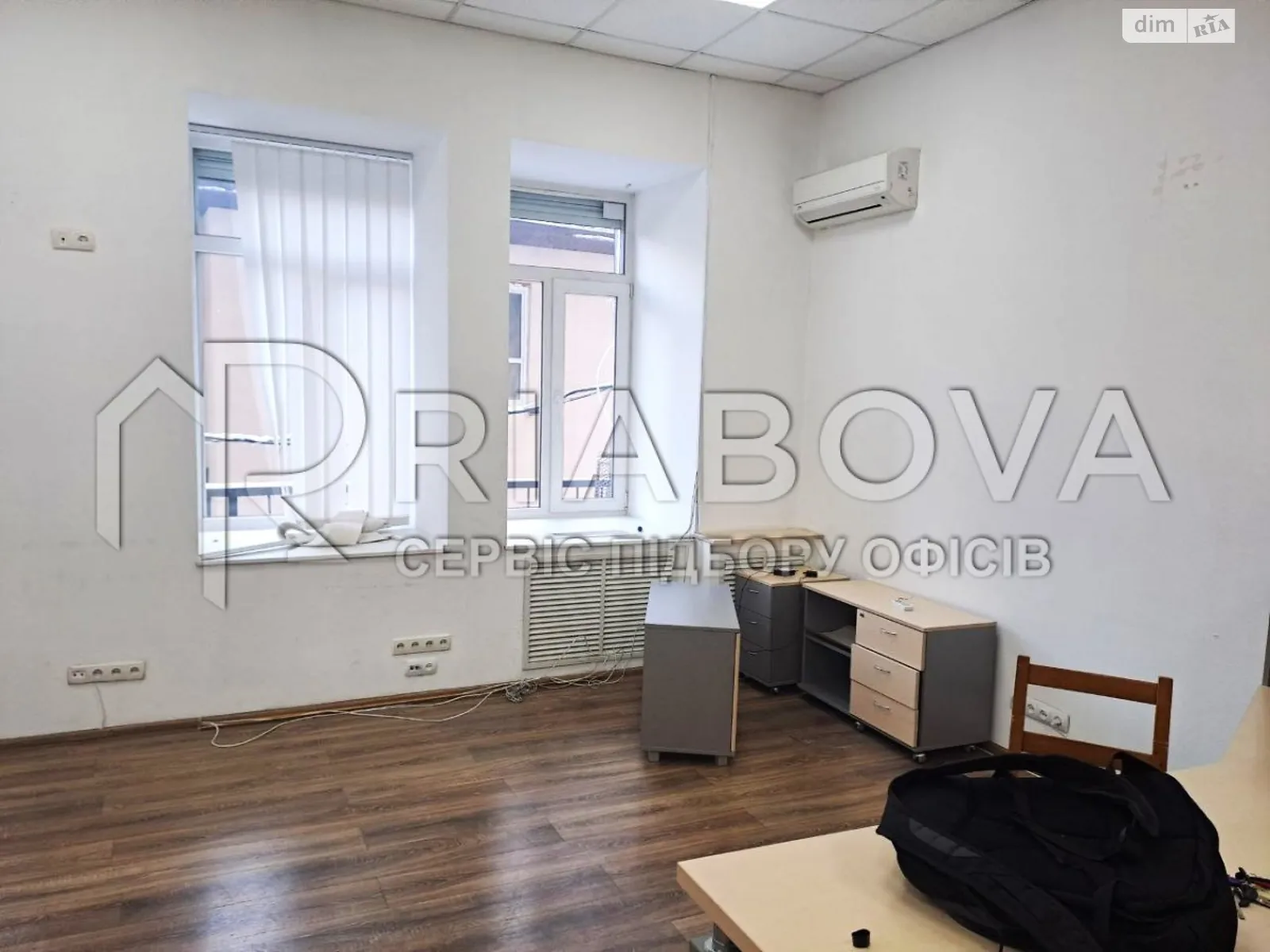 Сдается в аренду офис 95 кв. м в бизнес-центре, цена: 1300 $ - фото 1