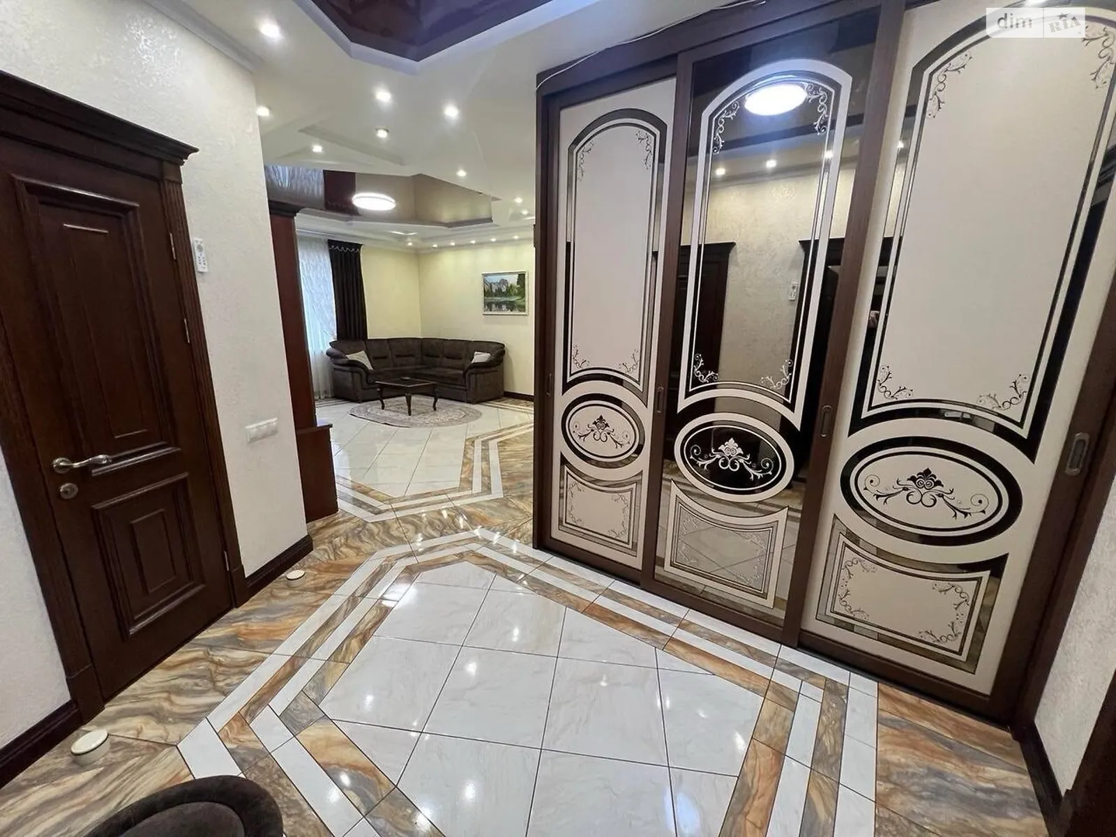 Сдается в аренду 3-комнатная квартира 118.8 кв. м в Хмельницком, ул. Соборная, 73 - фото 1