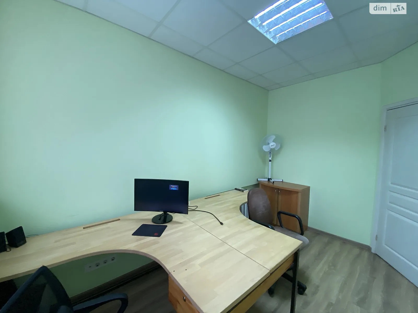 Сдается в аренду офис 30.8 кв. м в бизнес-центре, цена: 9240 грн - фото 1