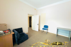 Довгострокова оренда комерційного приміщення, Чернівці, р‑н. Шевченківський, Героїв Майдану (Червоноармійська) вулиця, буд. 33