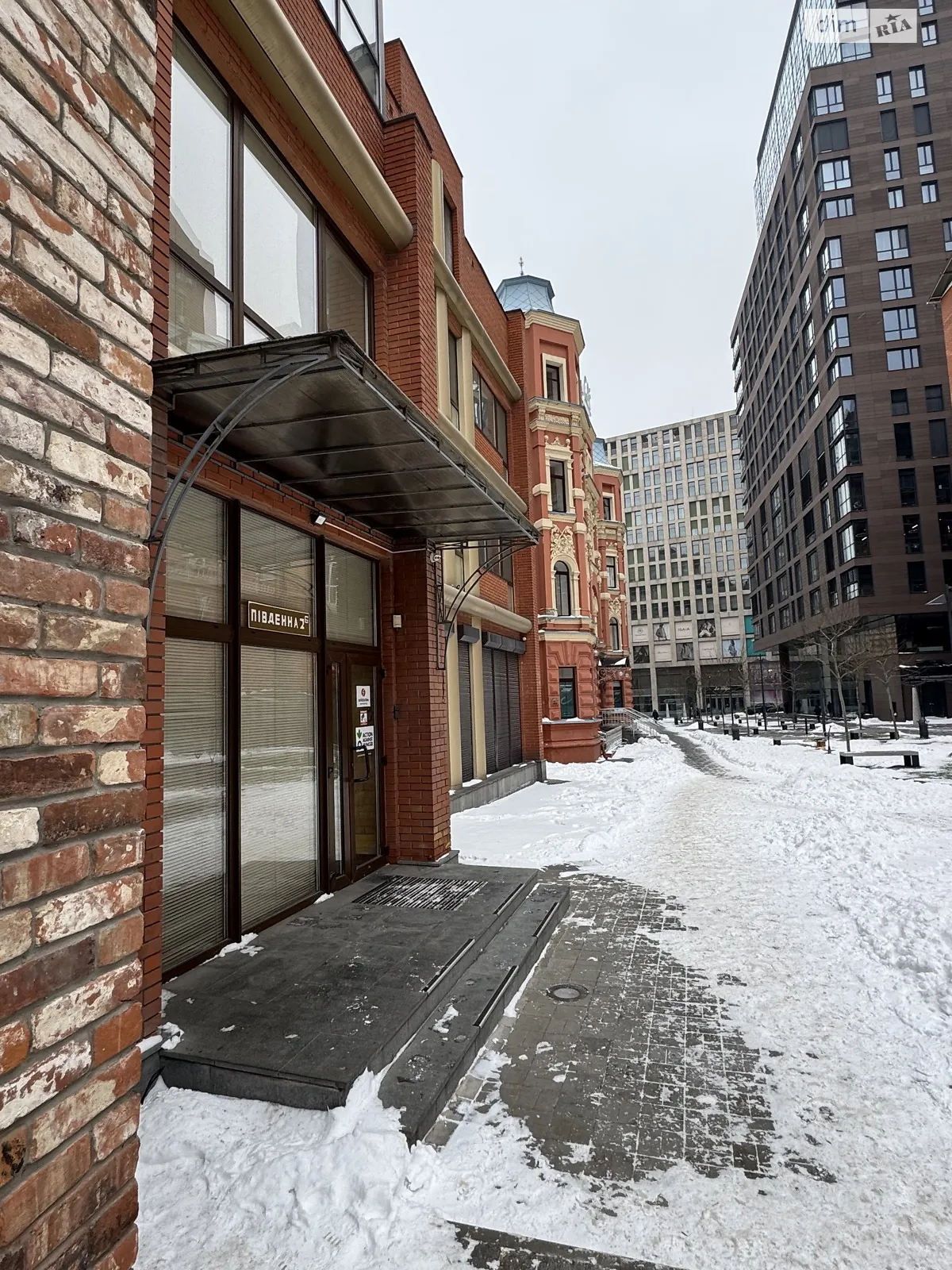 Сдается в аренду офис 21.2 кв. м в бизнес-центре, цена: 212 $ - фото 1