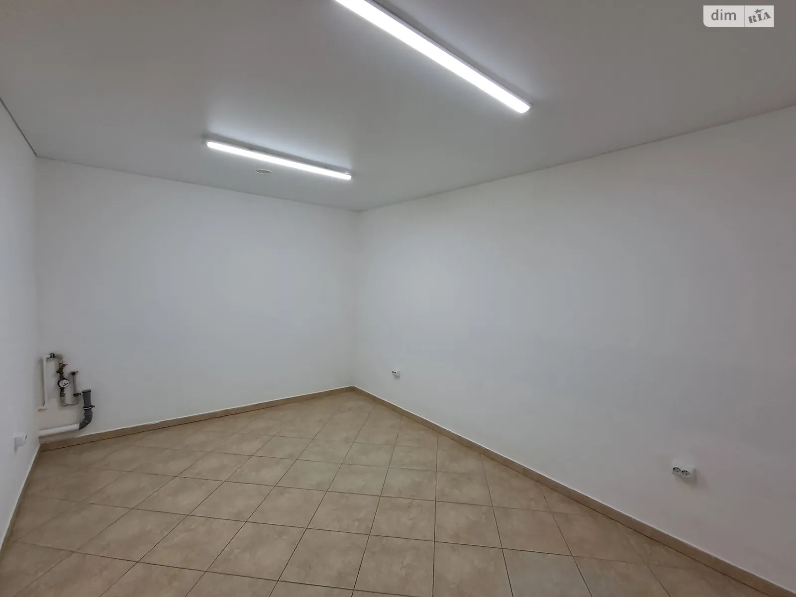 Здається в оренду об'єкт сфери послуг 15.6 кв. м в 4-поверховій будівлі, цена: 5000 грн - фото 1