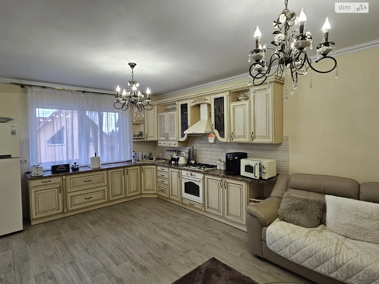 Сдается в аренду дом на 2 этажа 294.4 кв. м с мебелью, цена: 1000 $ - фото 1