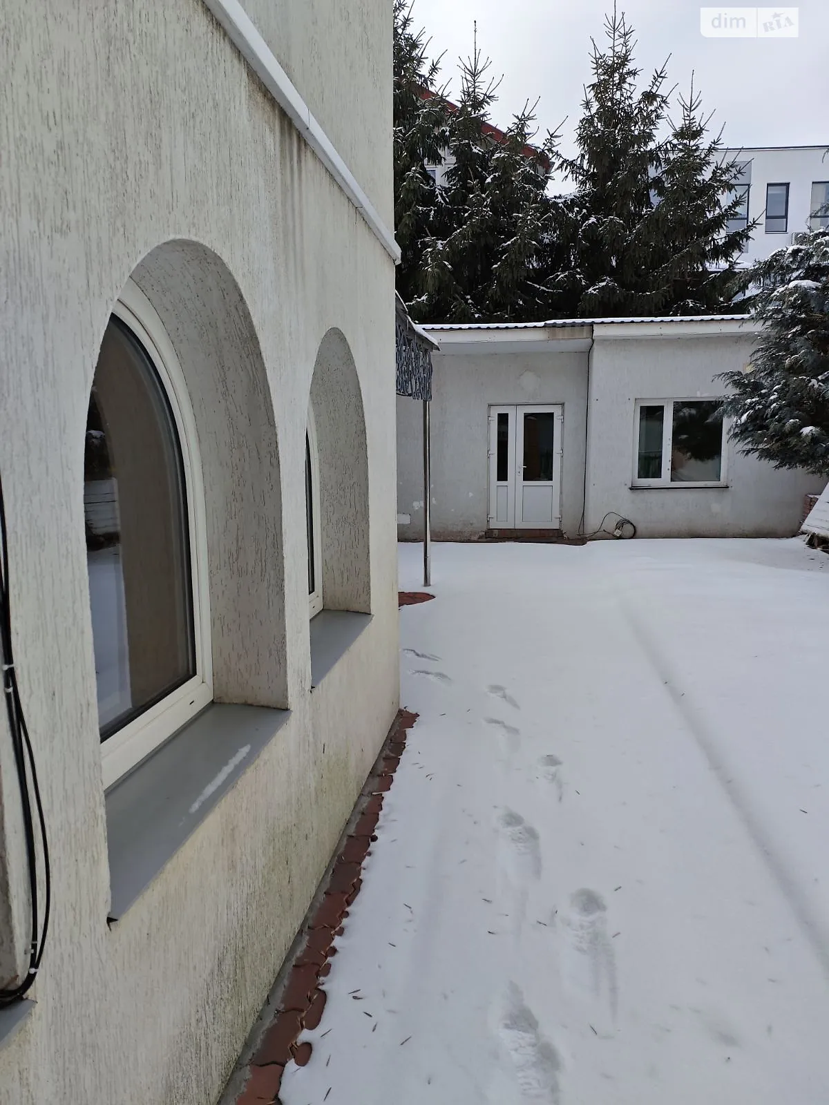 Сдается в аренду объект сферы услуг 185 кв. м в 2-этажном здании, цена: 1000 $ - фото 1