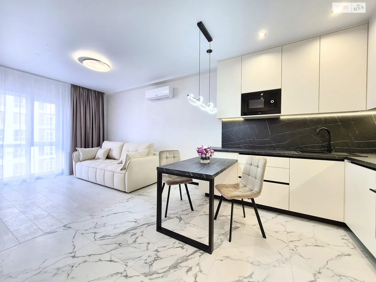 Продається 1-кімнатна квартира 42 кв. м у Києві, вул. Михайла Максимовича, 26Д - фото 1