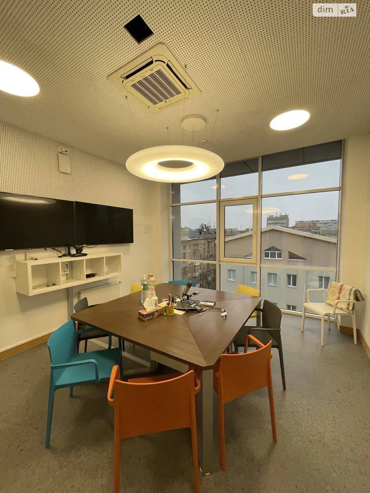 Сдается в аренду офис 570 кв. м в бизнес-центре, цена: 5700 $ - фото 1