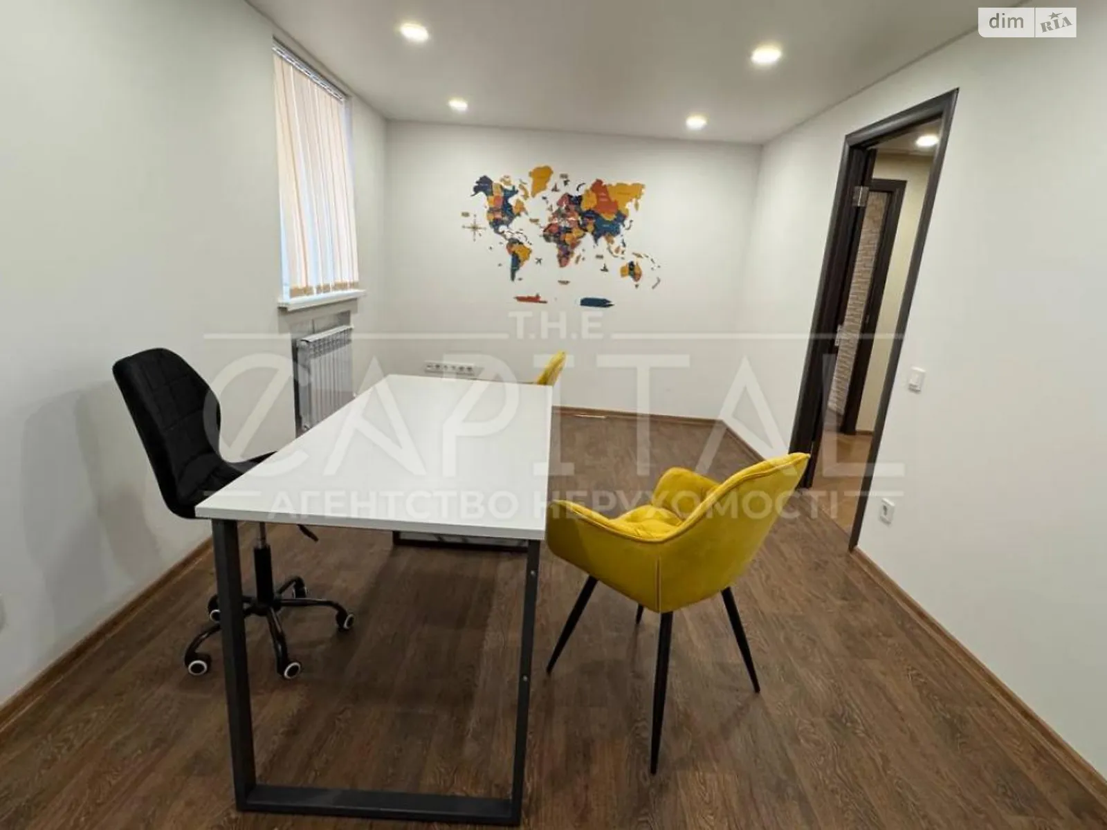 Сдается в аренду офис 65 кв. м в бизнес-центре, цена: 800 $ - фото 1