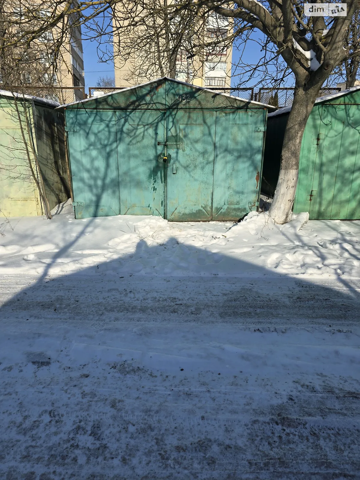 Сдается в аренду место в гаражном кооперативе под легковое авто на 20 кв. м, цена: 2000 грн - фото 1