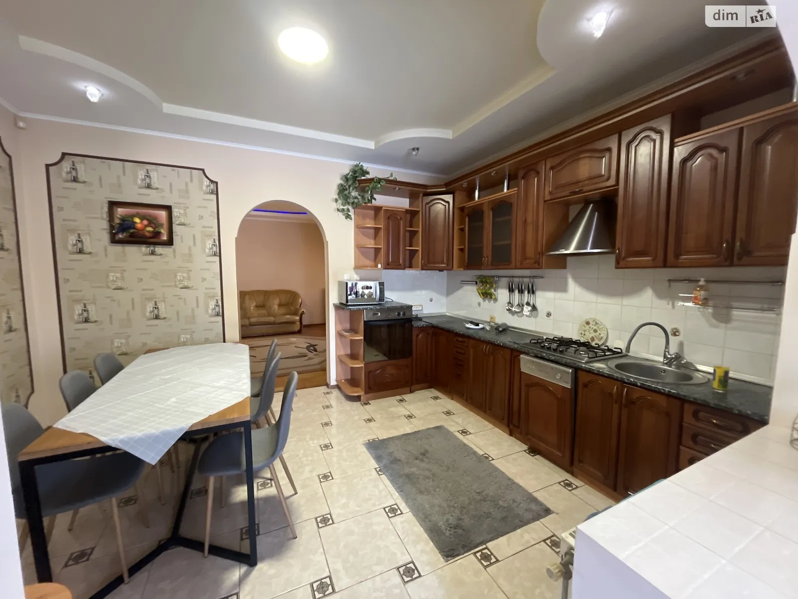 Сдается в аренду дом на 3 этажа 220 кв. м с мансардой, цена: 1300 $ - фото 1