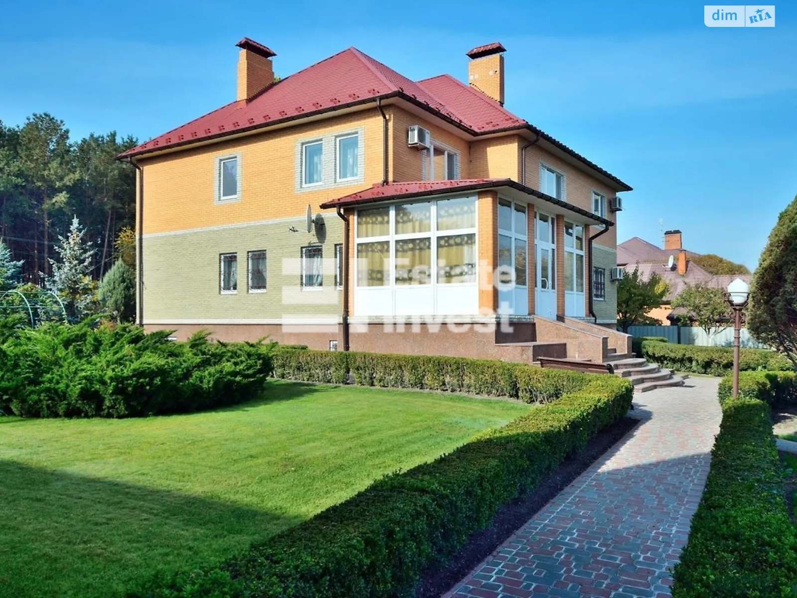 Продается дом на 3 этажа 710.9 кв. м с садом, цена: 330000 $ - фото 1